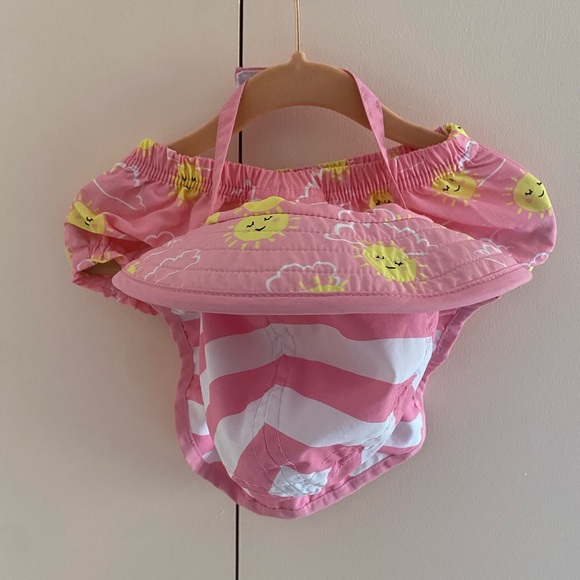 Like New✨Pottery Barn Sunshine Diaper Cover Up 6-12M and Reversible Hat 3-12M - Picture 6 of 7
